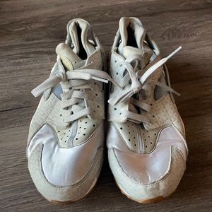 Nike. Size 11 Women’s Huarache